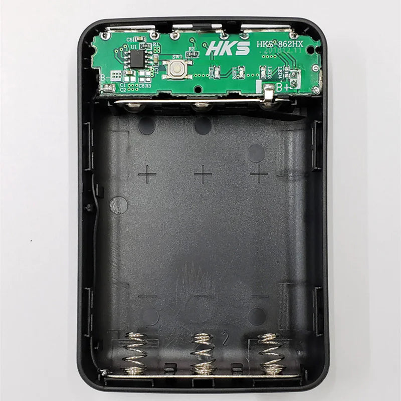 DIY Plug-Free 18650 Triple-USB Power Case